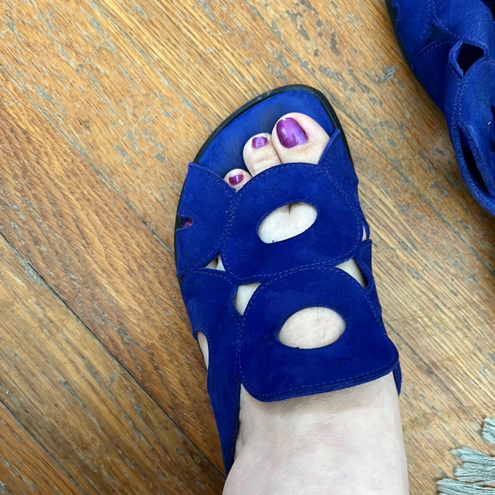 size 38. Bought in Paris! Worn 4 times.